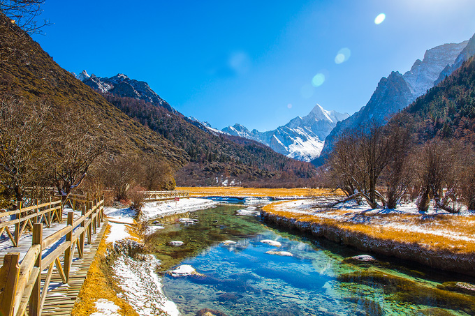 【转】稻城亚丁怎么去?四季景色有何不同?这篇攻略全告诉你