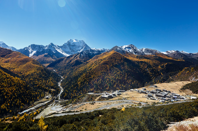 【转】稻城亚丁怎么去?四季景色有何不同?这篇攻略全告诉你