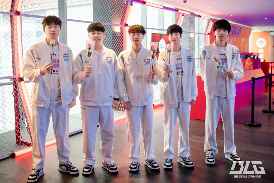 BLG爆冷不敌TT!官博炸了!wei惨遭狂喷,网友喊话:给记得道歉