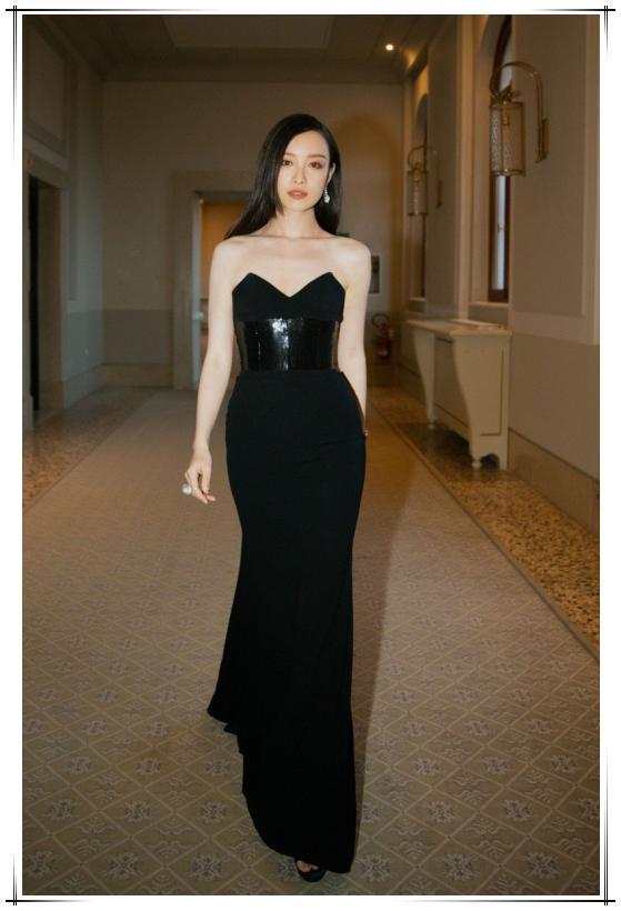 倪妮的高级感绝啦!一袭黑裙slay巨星晚宴,美成最亮亚洲女星