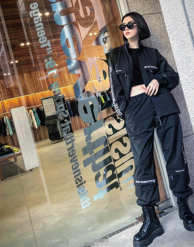 周杰伦新歌MV女主三吉彩花,23岁肤白腿长身材好,周董有眼光