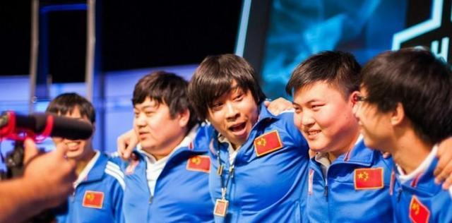 RNG退役选手心态爆炸,无奈宣布停播,网友:这样迟早要完蛋!