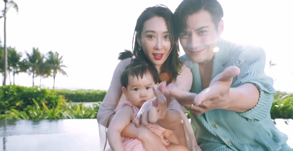 严屹宽一家海岛度假,杜若溪单手抱娃秀火辣身材,肉肉高冷又可爱