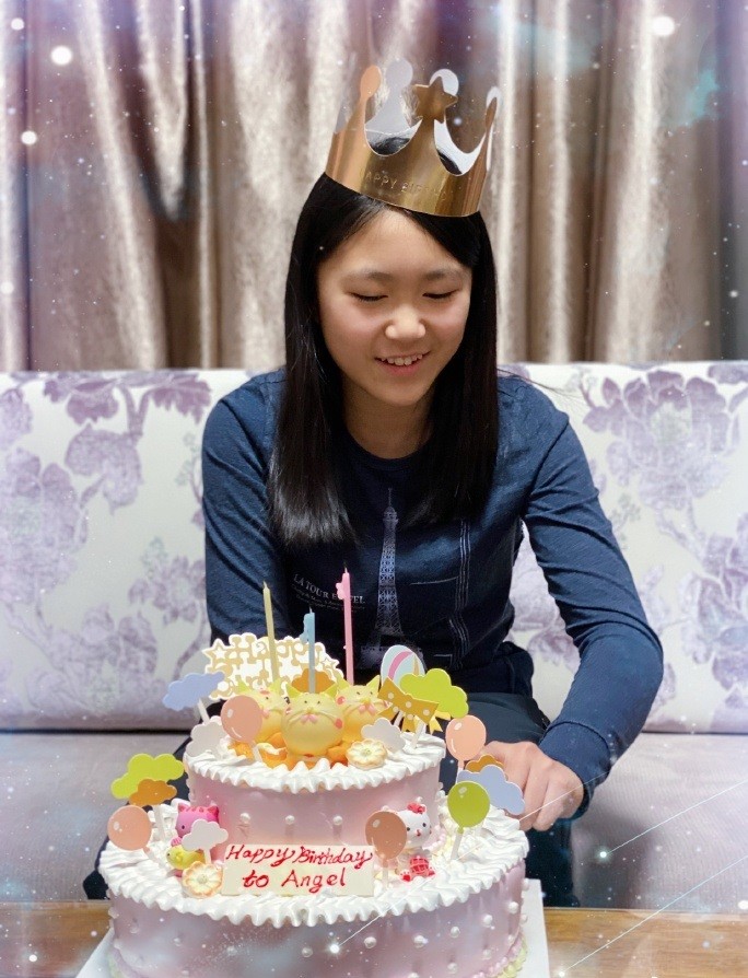 张艺谋70岁大寿于剧组庆生,陈婷P一家五口合影为老公送祝福