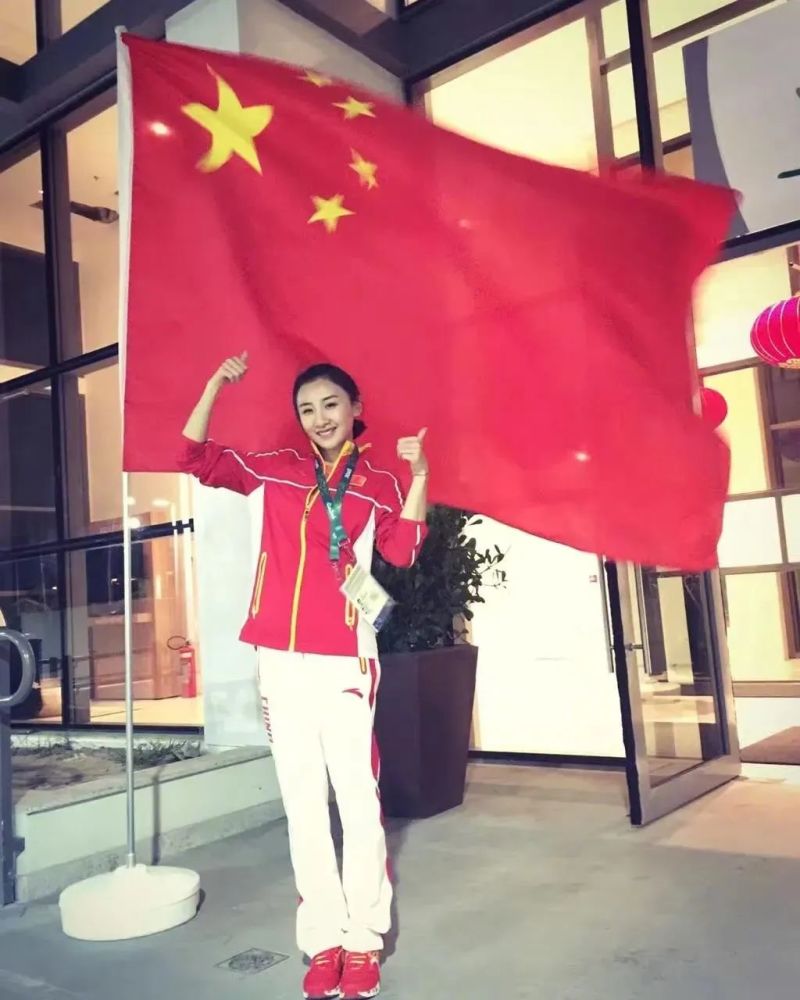 何雯娜,你到底图啥?