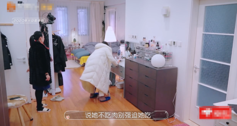 何雯娜,你到底图啥?