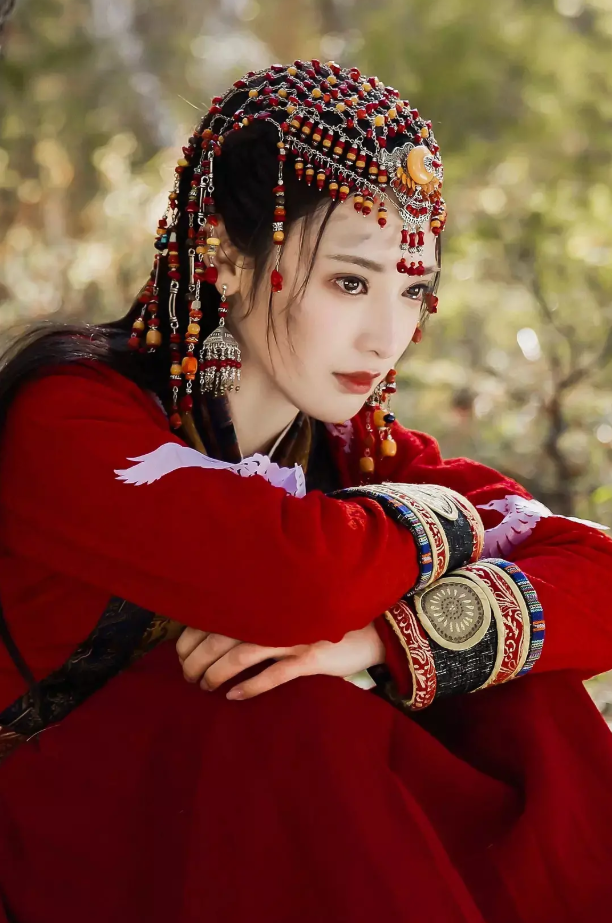 一开始以为是烂剧,越看越上头的4部古装剧,《锦衣之下》上榜!