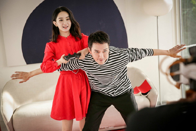 赵丽颖久违露面,装扮粉嫩,分享宅家生活绝口不提老公儿子超低调