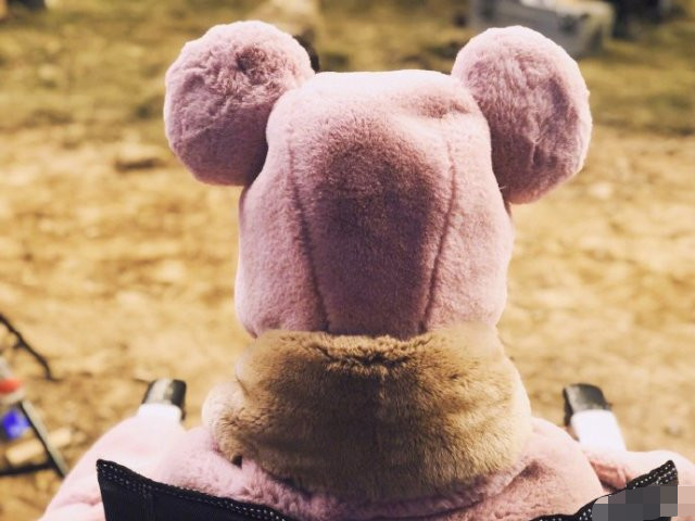 赵丽颖久违露面,装扮粉嫩,分享宅家生活绝口不提老公儿子超低调