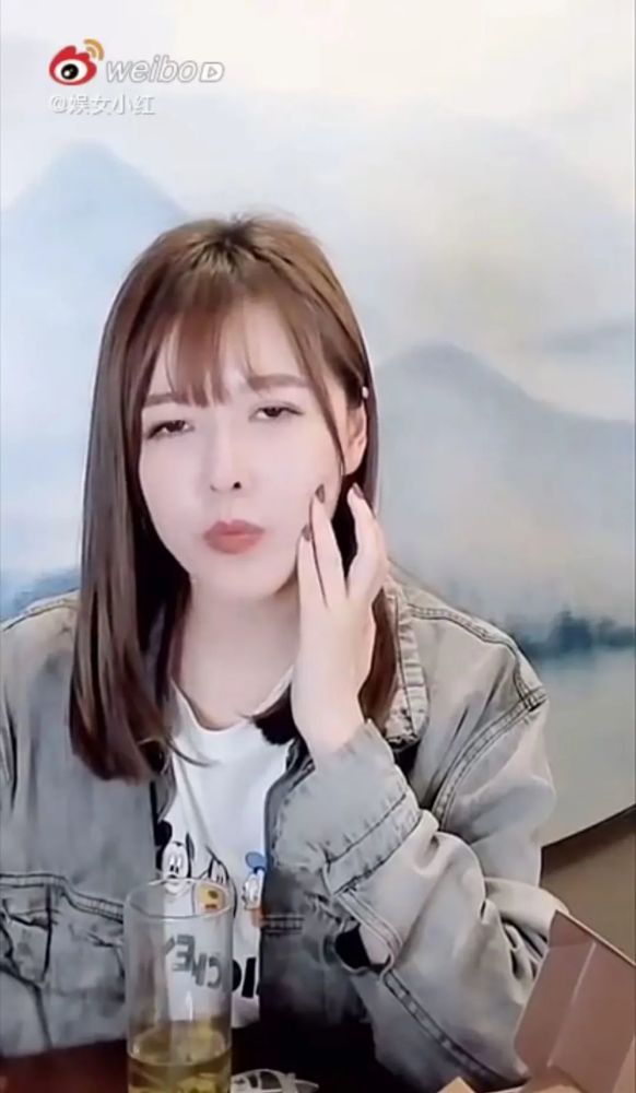 她有什么好哭的啊?