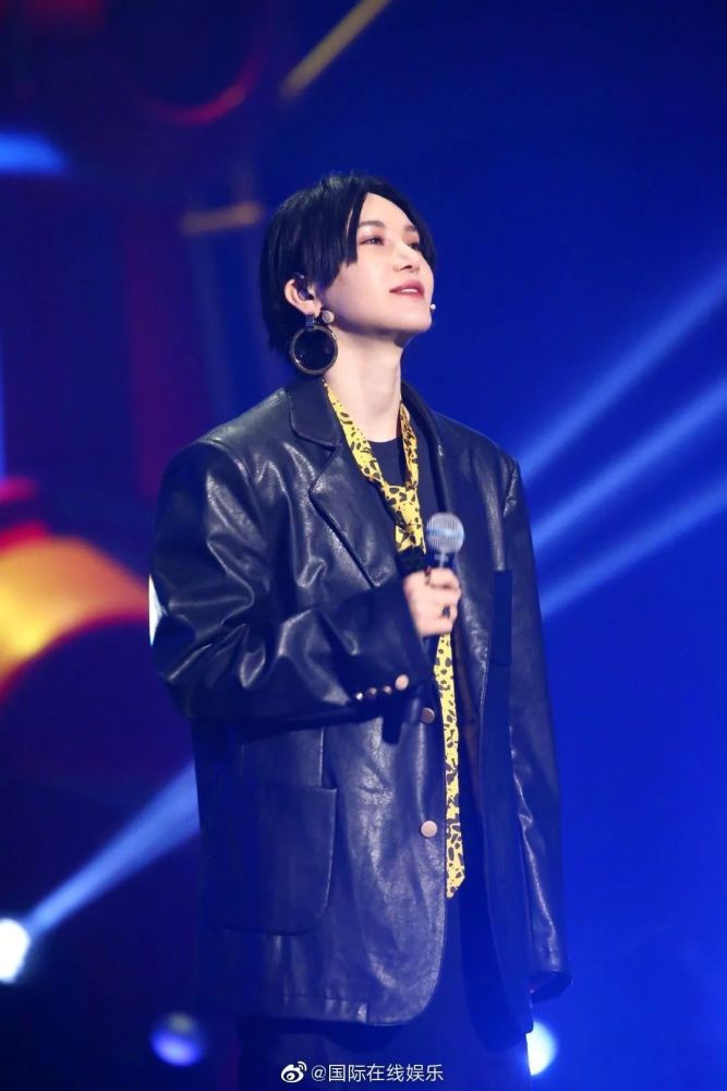 她有什么好哭的啊?