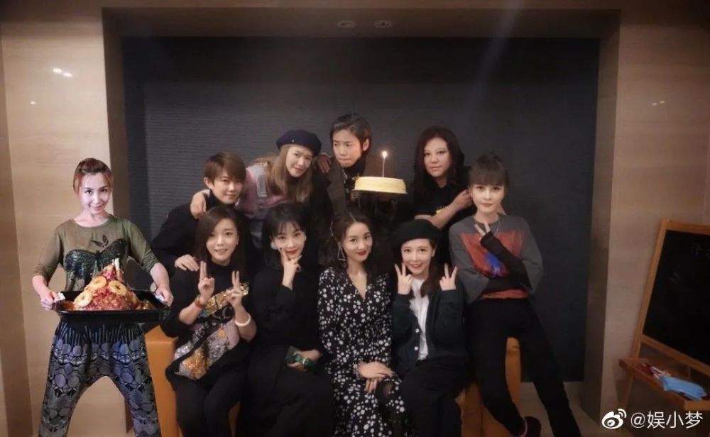 她有什么好哭的啊?