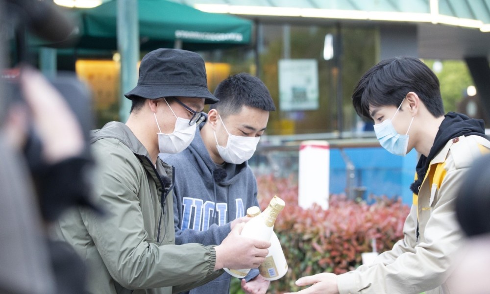 《极限挑战》最新路透图曝光!热巴可爱依旧,邓伦成团队颜值担当