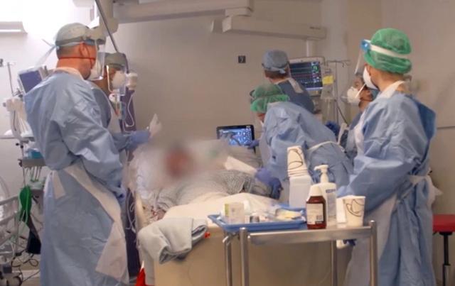 英国养老院老年人被曝遭抛弃,上千人感染病毒死去,但被掩盖