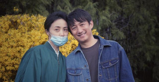 黄磊罕见晒三胎儿子,弟弟在手臂上涂鸦,被爸爸吐槽是“熊孩子”