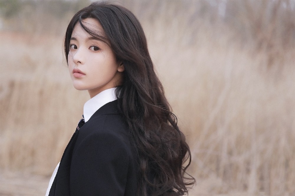 杨超越回应闻袜子,直言仙女的脚不会臭:比有些人的脑子和嘴干净