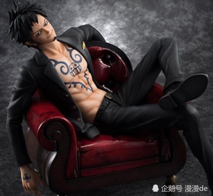 海贼王:七武海被制作成手办,女帝腿长2米,鹰眼神情很逗