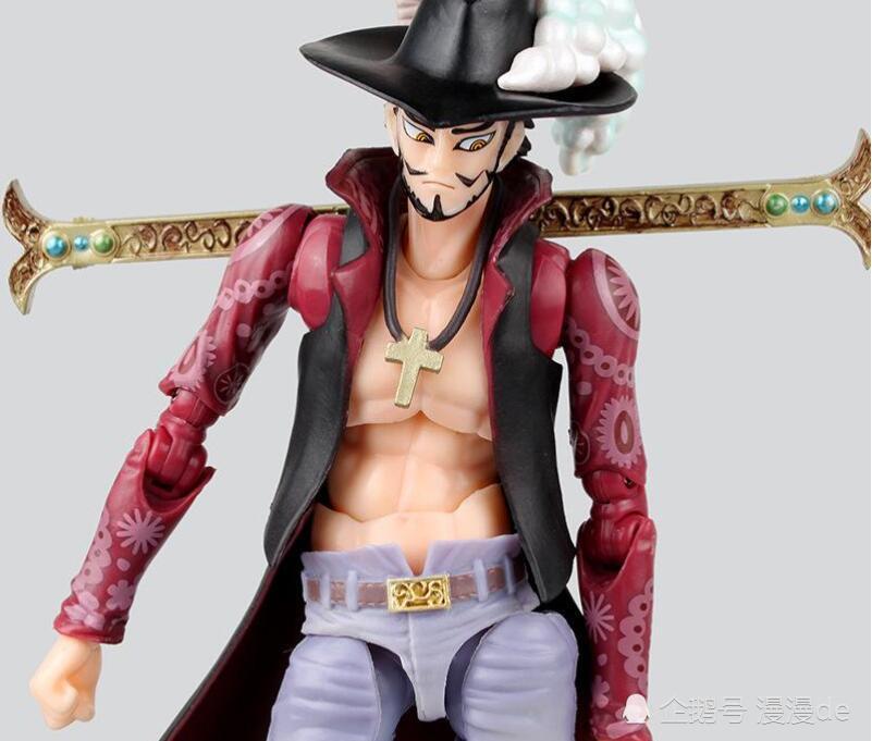海贼王:七武海被制作成手办,女帝腿长2米,鹰眼神情很逗