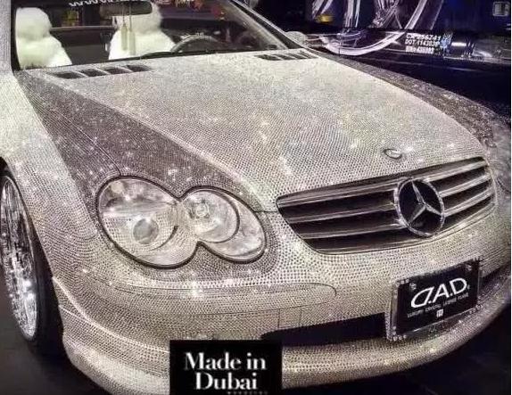 印度首富妻子曾不孕不育,老公依旧给她买最大颗珠宝,280万的包