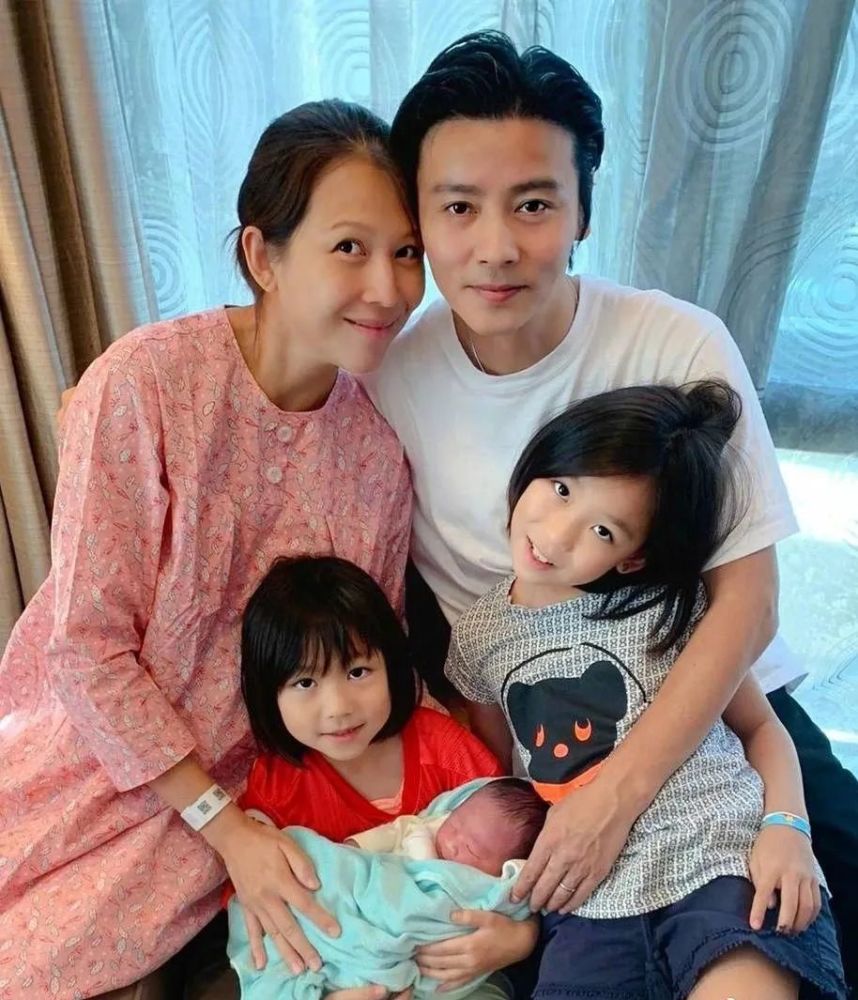 自黑、晒日常、说普通话,开启蔡少芬第1001种撒狗粮姿势