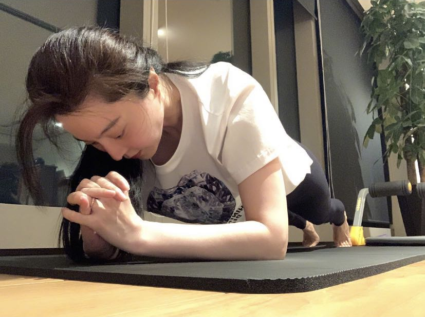 范冰冰有新恋情?晒素颜健身照一脸开心,左手无名指戒指抢镜