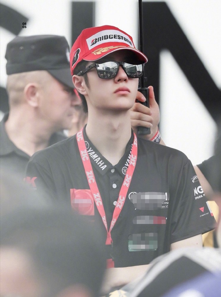 赛车手上线!车队官宣尹正王一博2020新赛季回归