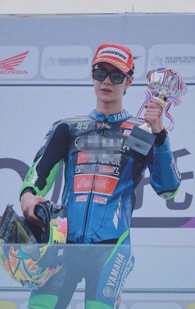 赛车手上线!车队官宣尹正王一博2020新赛季回归