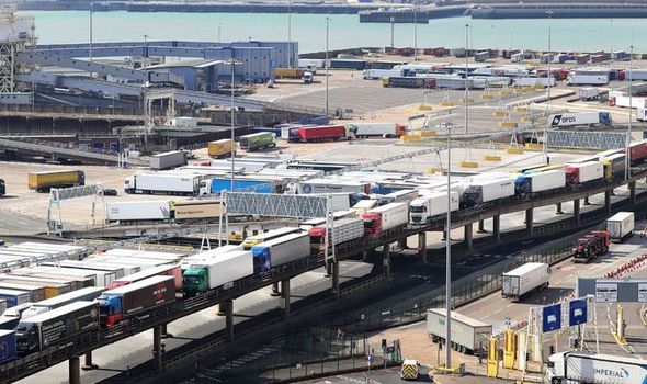 英国人慌了!英国半数物流停摆,食物及药品或因运输问题造成短缺