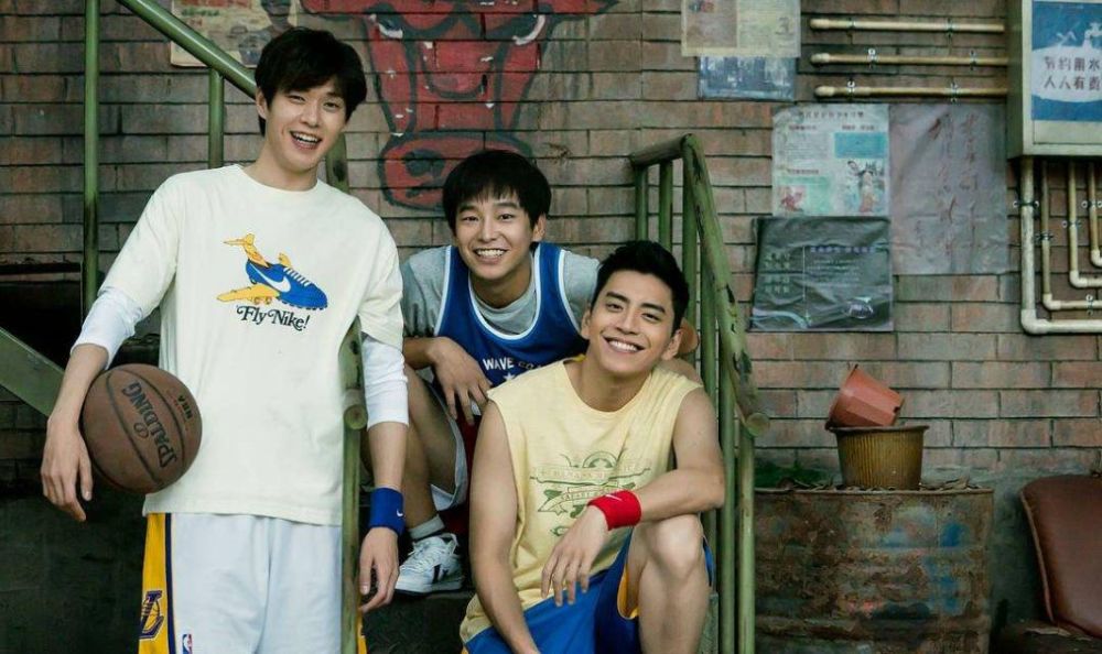 沙雕三兄弟现状,魏大勋忙恋爱,王大陆路边卖咖啡,彭昱畅拍综艺