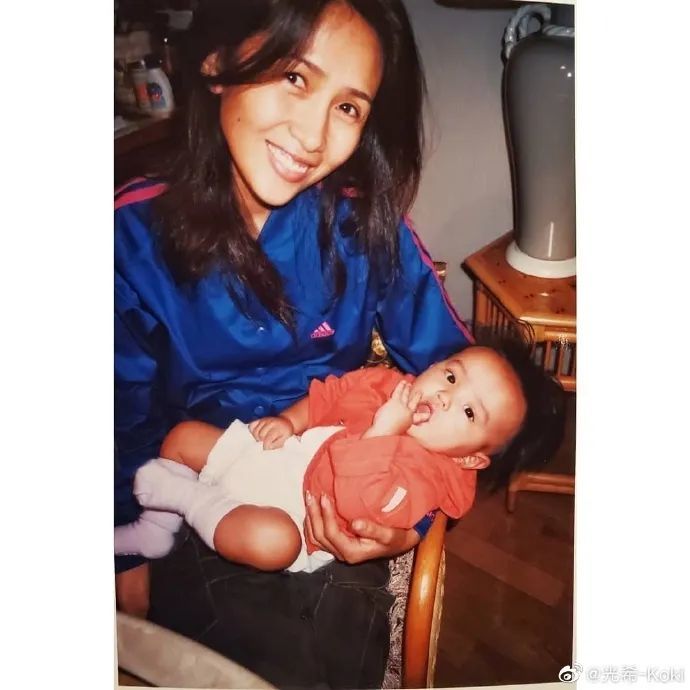 首晒合照撒狗粮、女儿直播做蛋糕,木村一家好像突然来到了人间!