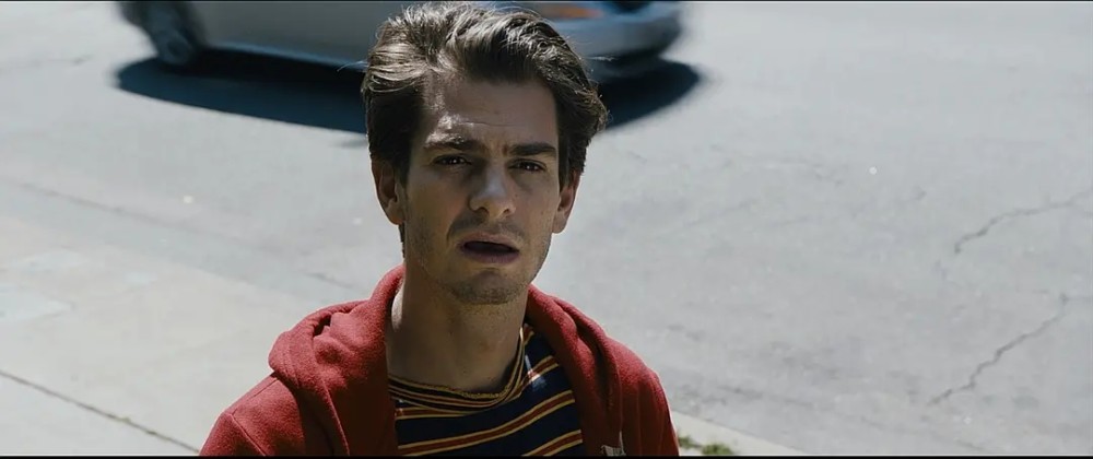 贫穷限制想象!好莱坞亿万富翁,买断3位女孩人生,永居地下豪宅