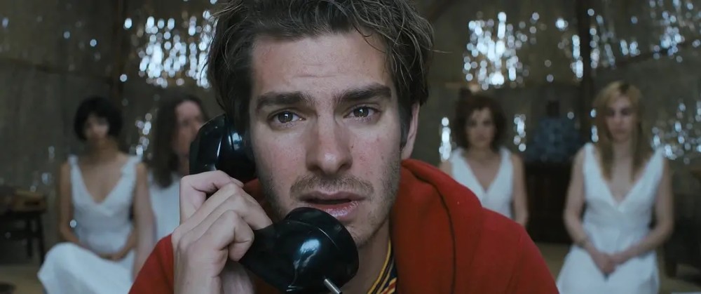 贫穷限制想象!好莱坞亿万富翁,买断3位女孩人生,永居地下豪宅