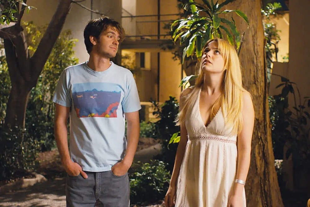 贫穷限制想象!好莱坞亿万富翁,买断3位女孩人生,永居地下豪宅