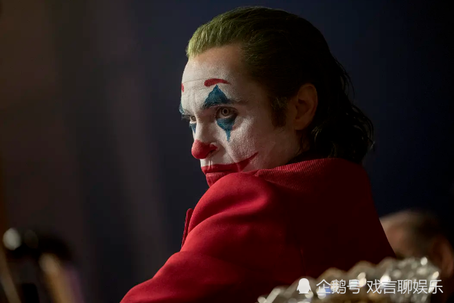 最受争议的犯罪片小丑,它不光有深度还十分烧脑,值得我们深思