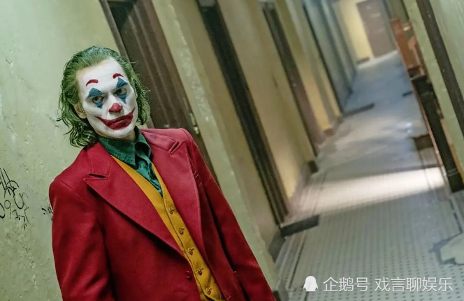 最受争议的犯罪片小丑,它不光有深度还十分烧脑,值得我们深思