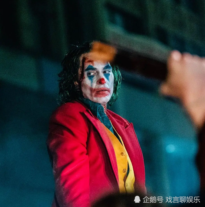 最受争议的犯罪片小丑,它不光有深度还十分烧脑,值得我们深思