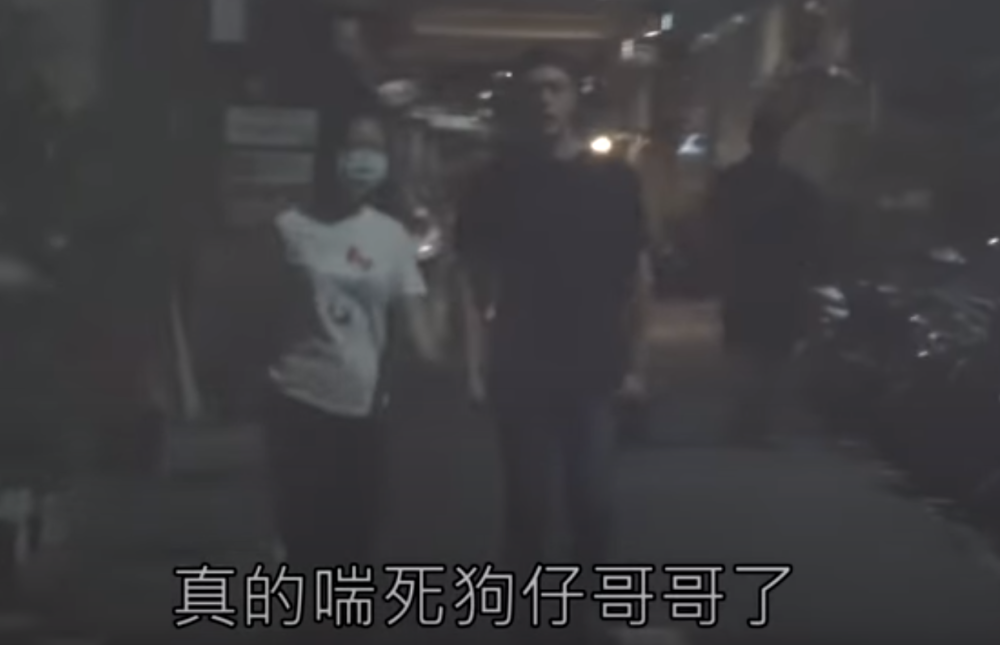 台媒辟谣林心如霍建华离婚,拍到他们夜里牵手逛街秀恩爱,为避人走小巷