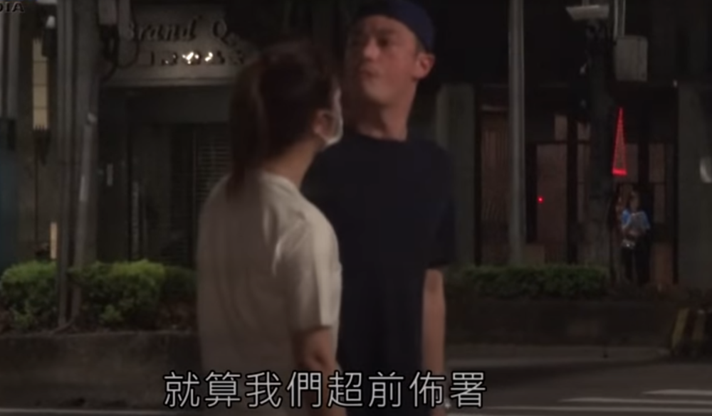 台媒辟谣林心如霍建华离婚,拍到他们夜里牵手逛街秀恩爱,为避人走小巷