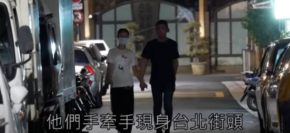 台媒辟谣林心如霍建华离婚,拍到他们夜里牵手逛街秀恩爱,为避人走小巷