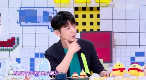 何炅为夸欧阳娜娜道歉?发文堪称模板,三点细节值得其他明星借鉴