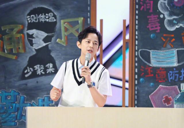 何炅为夸欧阳娜娜道歉?发文堪称模板,三点细节值得其他明星借鉴