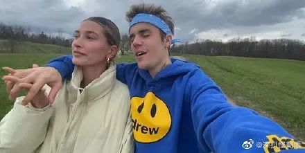 比伯妻子被指整容?!