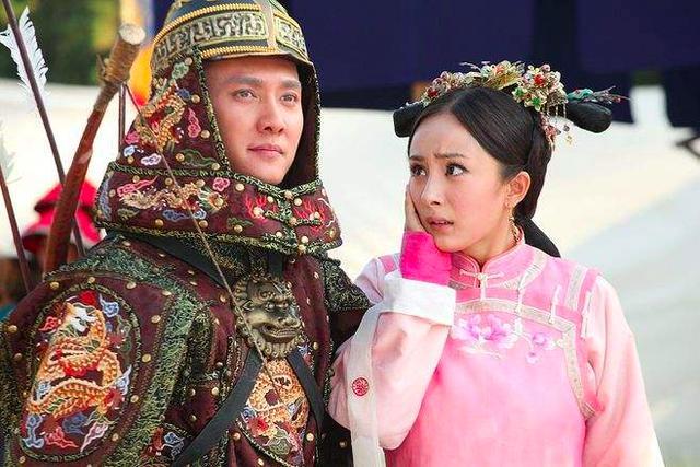 曝杨幂手上出现自残痕迹?粉丝澄清却受质疑,早年发言被扒引心疼