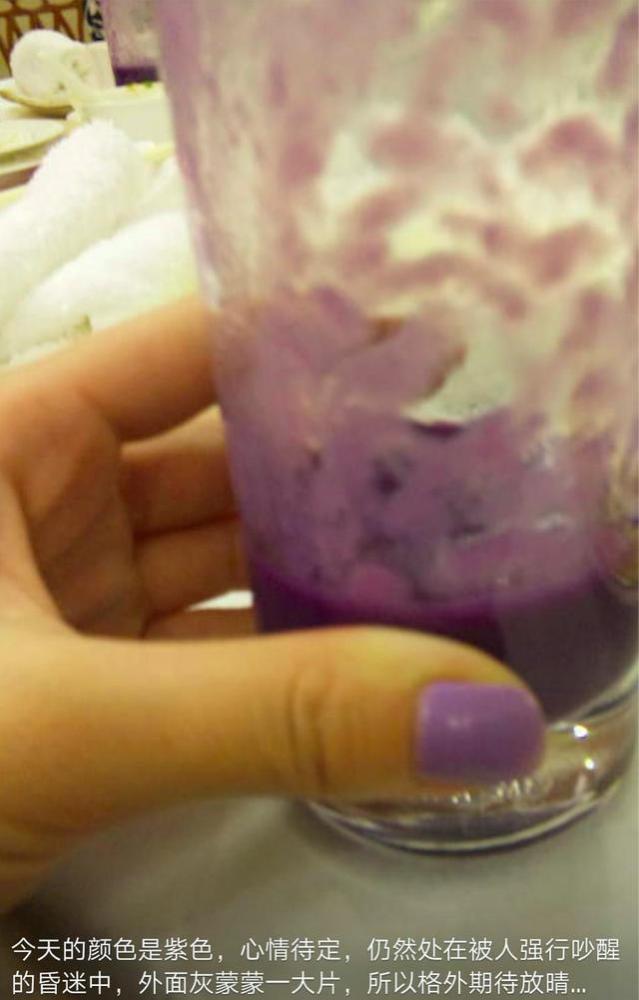 曝杨幂手上出现自残痕迹?粉丝澄清却受质疑,早年发言被扒引心疼