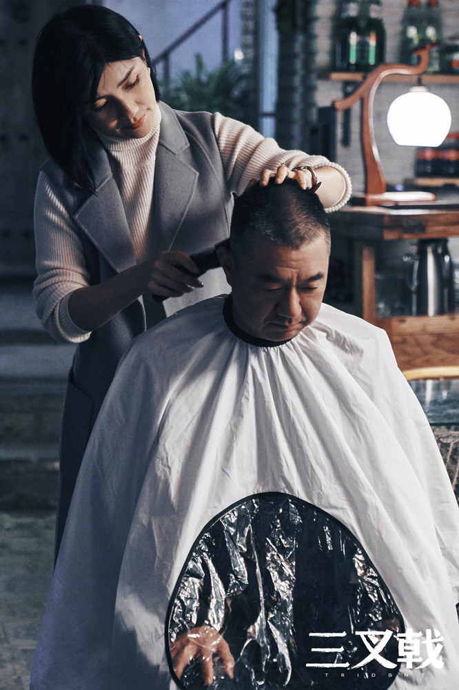 《三叉戟》发“铁汉柔情”版海报 陈建斌遇家庭危机