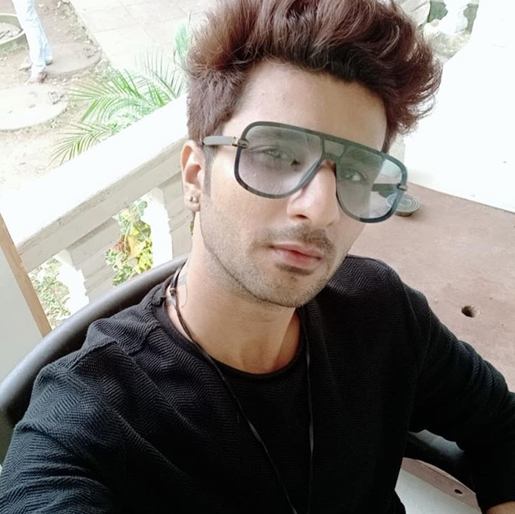 宝莱坞导演摔一跤后因脑出血去世 年仅28岁 生前从无病史独留7岁幼儿