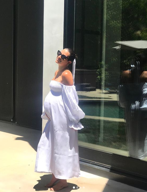 美国知名女星歧视黑人女演员称要在其假发中拉大便,发长文道歉拿怀孕博同情