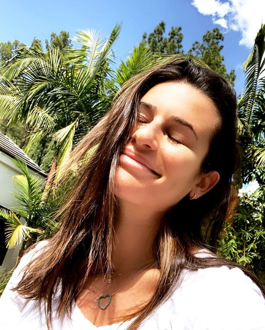 美国知名女星歧视黑人女演员称要在其假发中拉大便,发长文道歉拿怀孕博同情