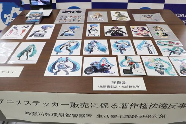 为了支持水树奈奈,61岁日本宅男靠贩卖初音贴画,获利340万日元