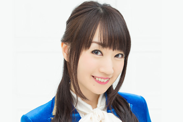 为了支持水树奈奈,61岁日本宅男靠贩卖初音贴画,获利340万日元